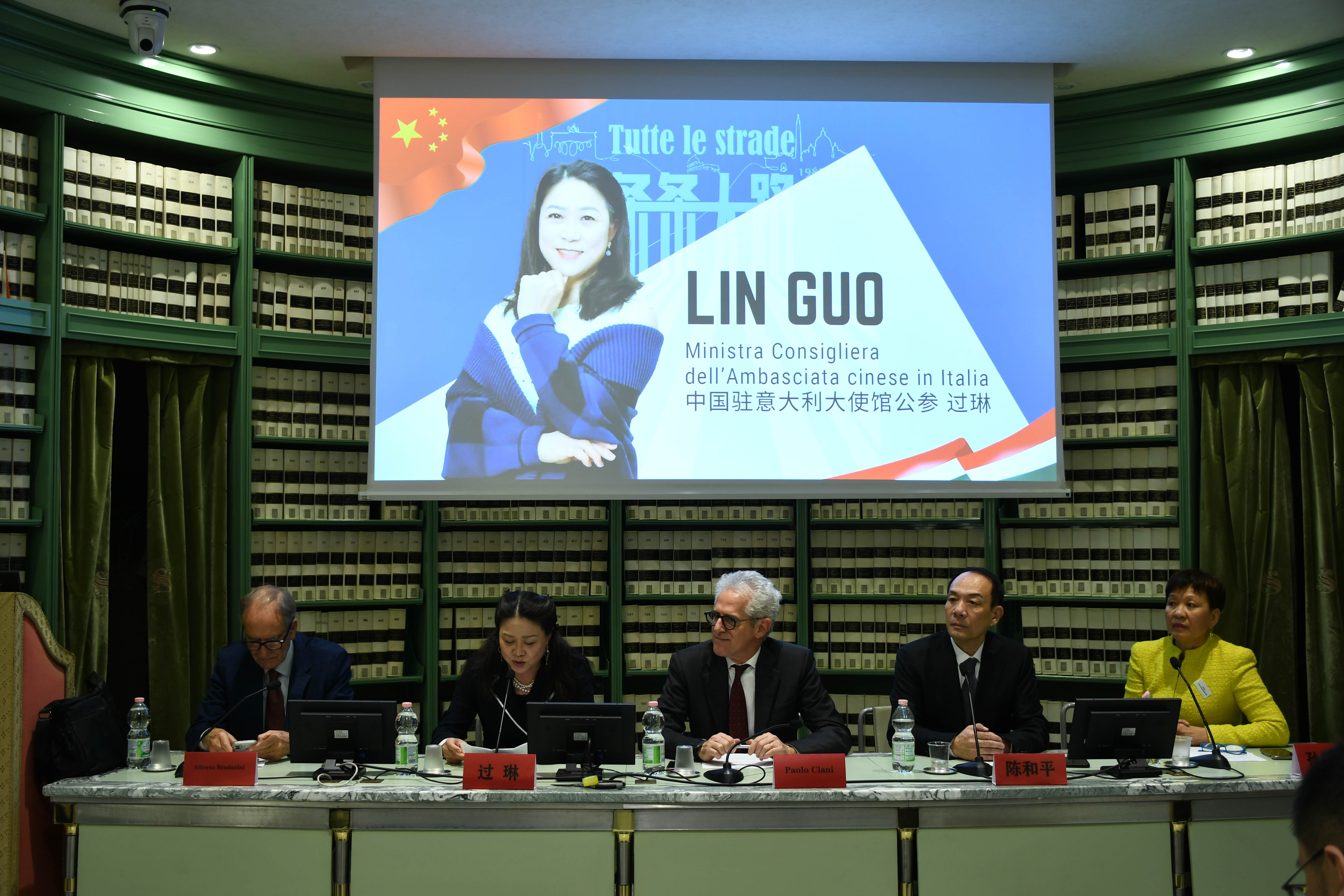 20251112《条条大路》新书发布会 过公参发言照片.jpg